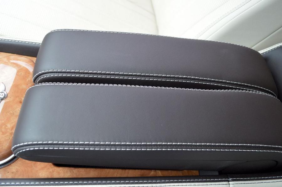 Детали интерьера Bentley Flying Spur 2014 года  (фото 24 из 63)